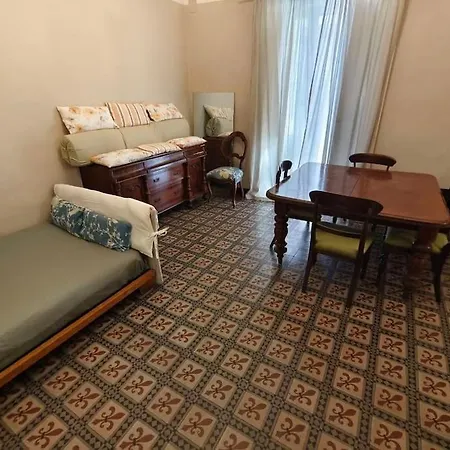 Retroetnea - In Centro Storico - Con Comunicanti Apartment *