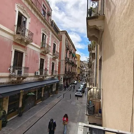 Apartment Retroetnea - In Centro Storico - Con Comunicanti Catania